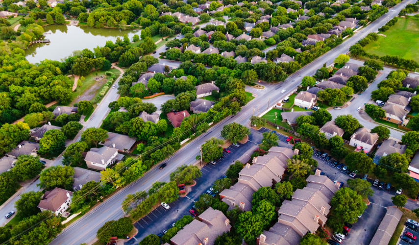 Beneficios Clave de Usar Drones en Fotografía Inmobiliaria